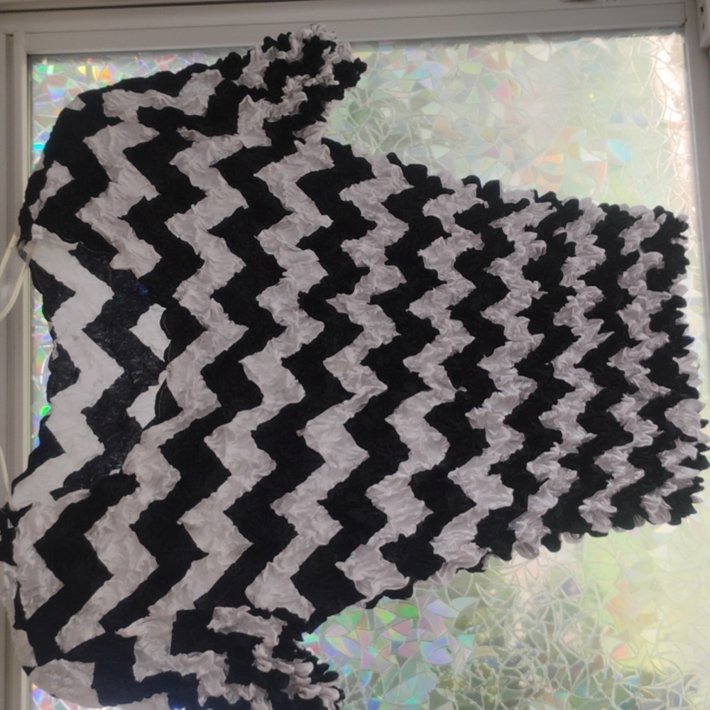 Black and white  zig zag shirt
